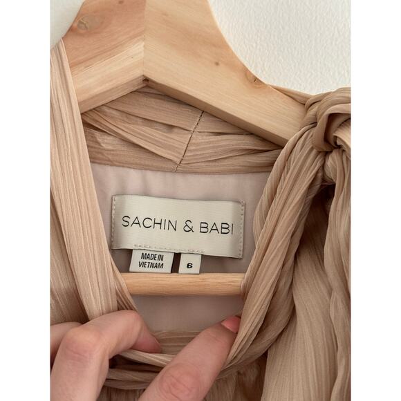 SACHIN & BABI Kayla Champagne Tie Neck Maxi Crinkle Dress Size 6 - Picture 5 of 8